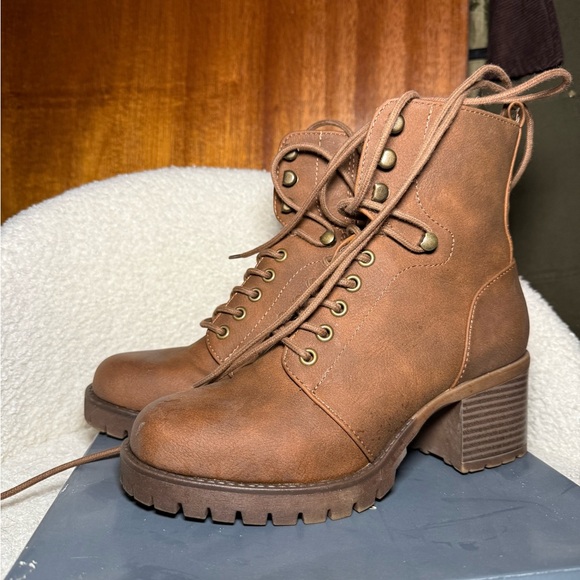 Universal Thread Brown Lace-Up Block Heel Ankle Boots - Picture 3 of 5